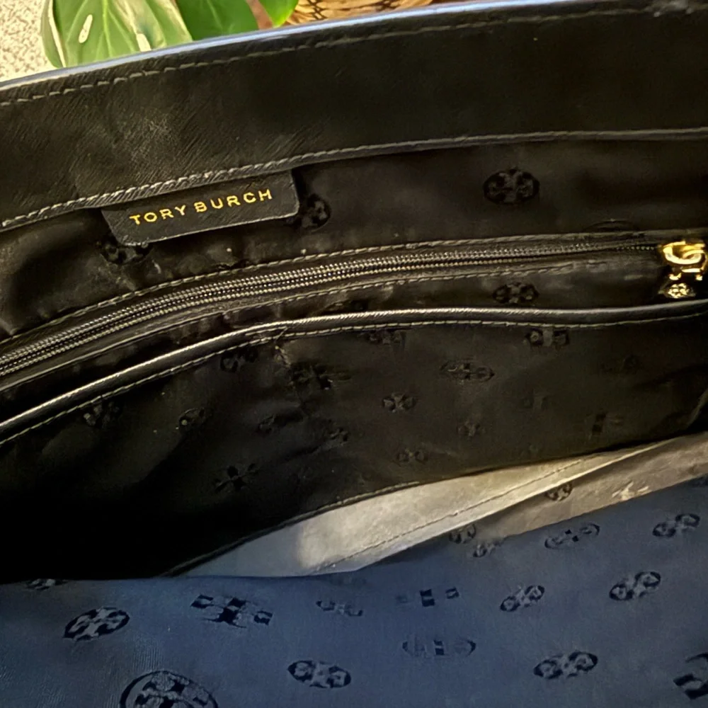 Tory Burch Large York Black Leather Buckle Tote ✨Excellent Condition Retail $598 - Picture 5 of 13